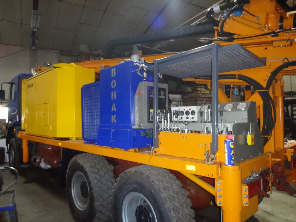 Bohak KL400 drilling rig